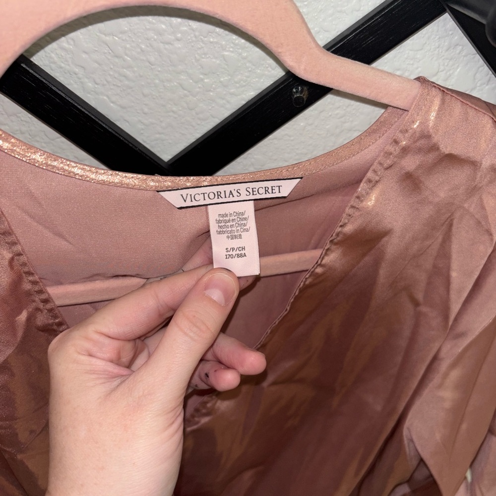Victorias Secret Rose Gold Satin Wrap Pajama Romper Short Sleeve‎ Small Sleep - Picture 3 of 5